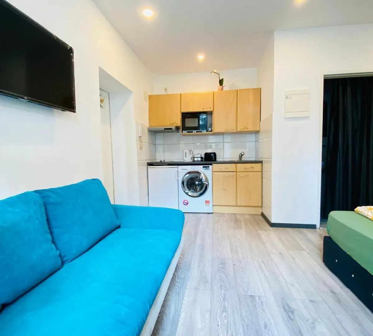 Chic 1Br Apartment Perfect For 3 Guests In Вена Австрия