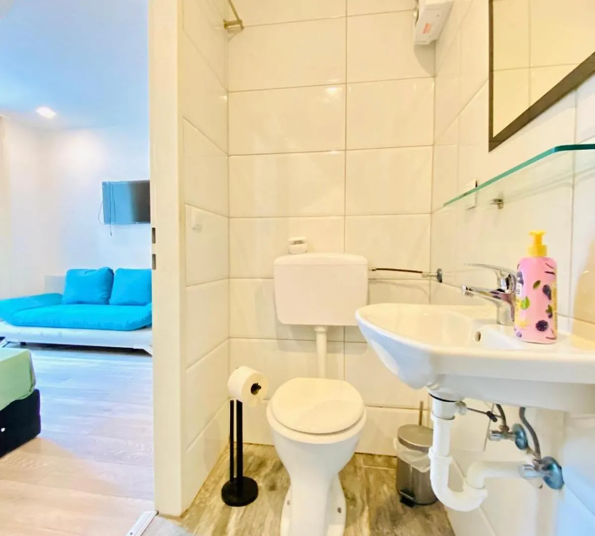 Chic 1Br Apartment Perfect For 3 Guests In Вена