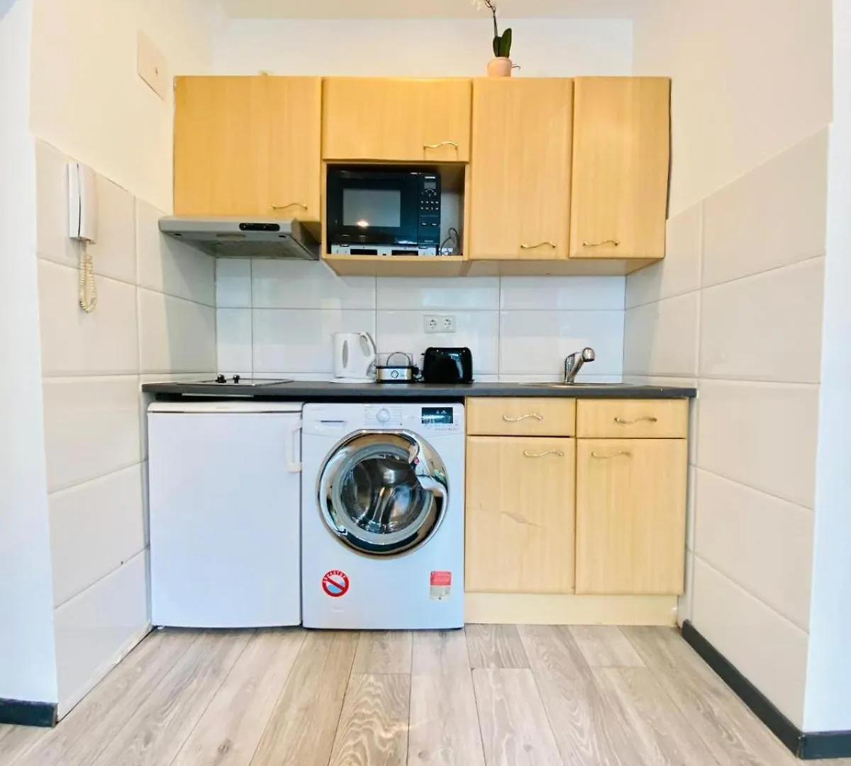 Chic 1Br Apartment Perfect For 3 Guests In Вена 0*,  Австрия