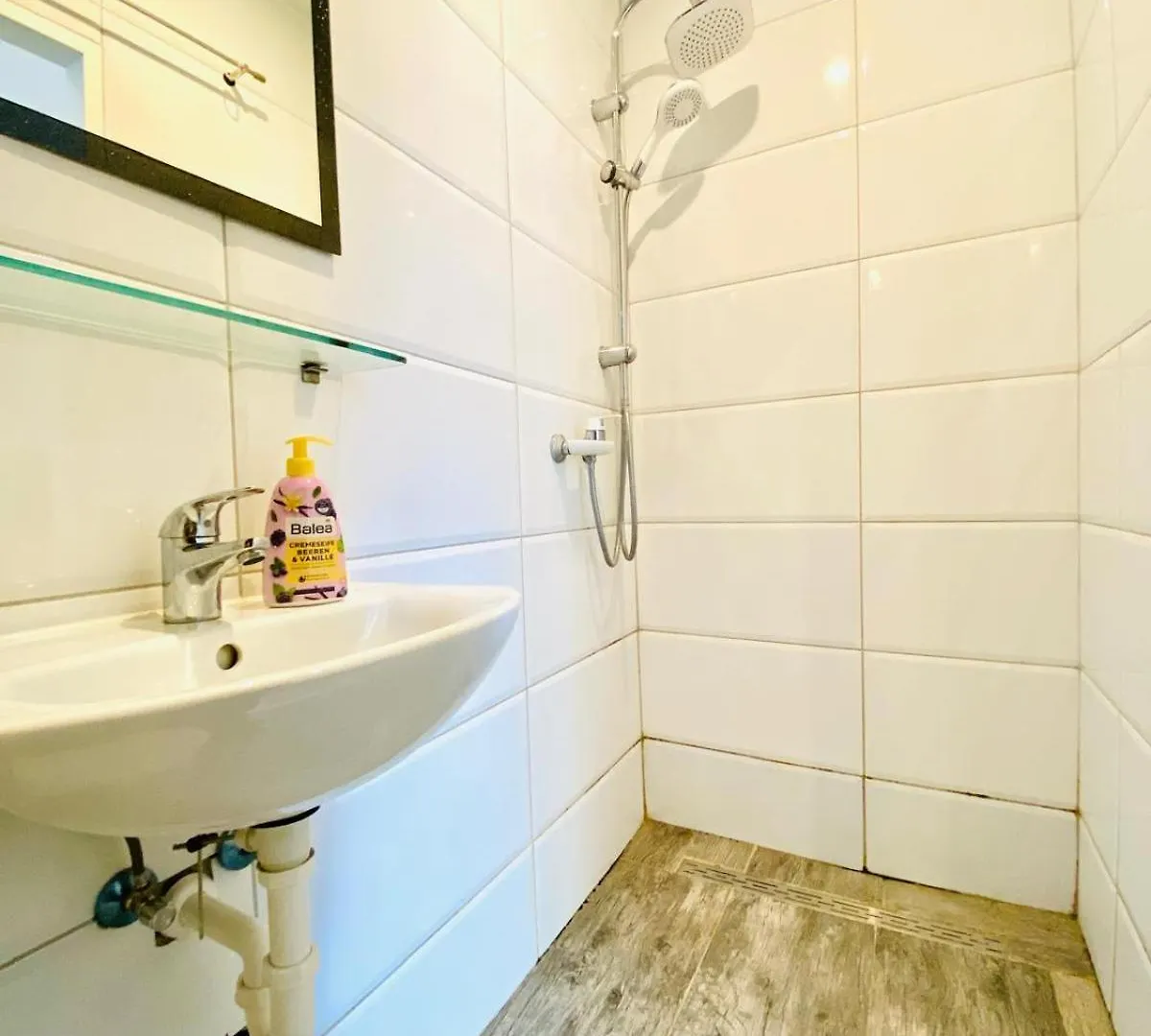 Chic 1Br Apartment Perfect For 3 Guests In Вена Австрия